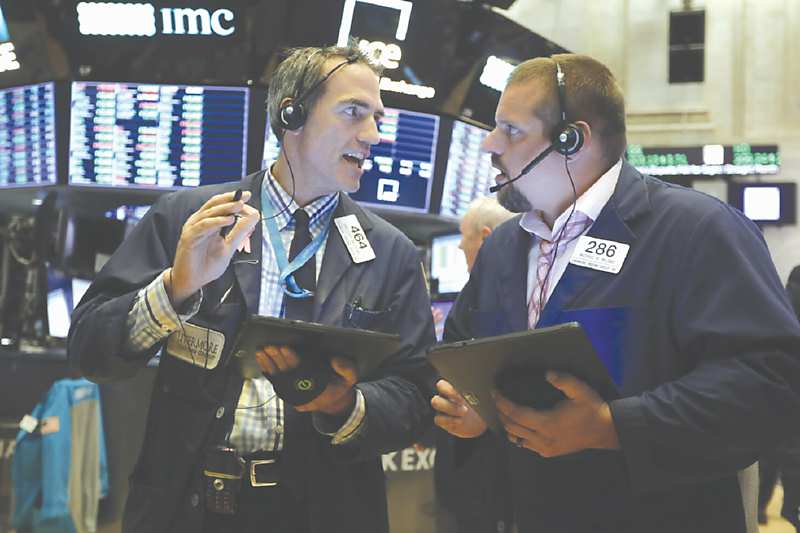 ●華爾街投行對今年美股最後四個月的行情走向看法高度分歧,看漲與看跌的投行家數呈現五五波。圖/美聯社 image