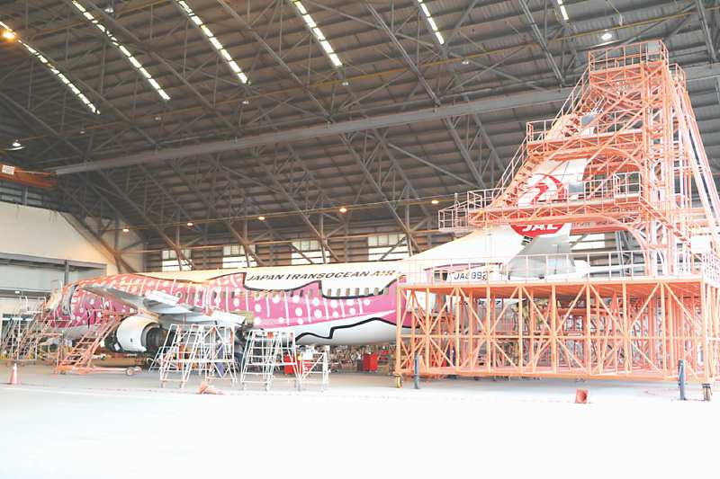 ●亞航的民航機維修客戶,包括日本越洋航空(Japan Transocean Air)。圖/劉朱松 image