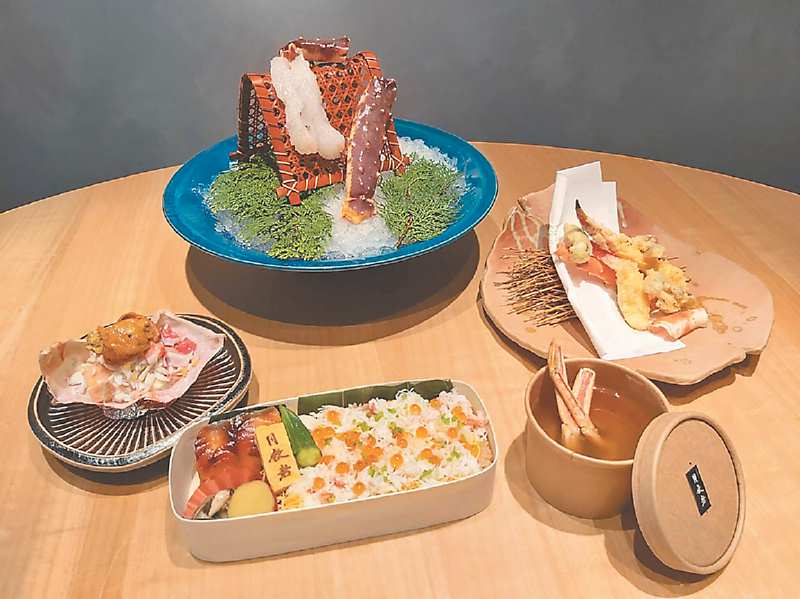 ●月夜岩蟹料理推出蟹壽司便當(前中),搶攻精緻商務會議便當市場。圖/黃台中 image
