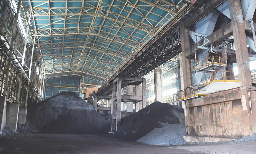●中鋼燒結礦自動化封閉式建築完工後內部儲存情形。圖/中鋼提供 image
