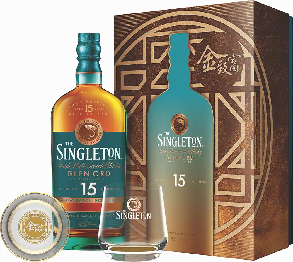 ●蘇格登15年單一麥芽威士忌以「低溫蒸餾」以及「高溫冷凝」的特殊製酒工藝製成。兩種溫度在延時工法下交叉運用,成功延長酒液與銅壁的接觸時間,使乾淨輕盈的酒體帶有豐厚的花果香氣首席優雅之作的美譽實至名歸。有如五行中的「金」,體現出蘇格登15年的金貴。黃金般飽滿的色澤散發出優雅的光芒,延續蘇格登完美平衡口感的堅持,酒質甜美馥郁且圓潤滑順,層次豐富且高貴的濃郁花果香,流連於舌尖,花卉瀰漫的香氣滿載著一整年豐碩圓滿的成果,更是呼應杯底的吉祥賀語「金致富」。建議售價:2,080元。
提醒您禁止酒駕 飲酒過量 有礙健康
文/黃志懋
圖/業者提供 image