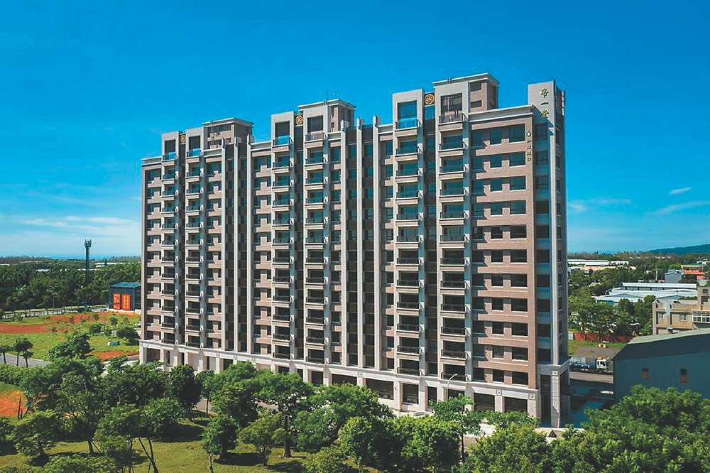 ●暌違三年,優良建商加茂機構再於林口的國小預定地前推新作戶戶景觀的藝術宅「帝一堂」,建案全新落成,吸引買氣熱度。圖/業者提供 image