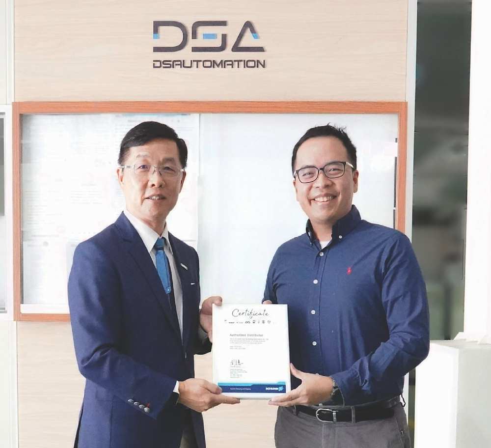 ●台灣雄克總經理周志憲(左)及達詳總經理黃晧倫共同簽署合作契約。圖/雄克提供 image