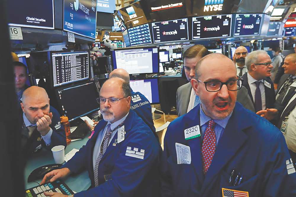 ●美股三大指數登高峰,市場聚焦Fed政策動向,將牽動本周盤面走勢。圖/美聯社 image