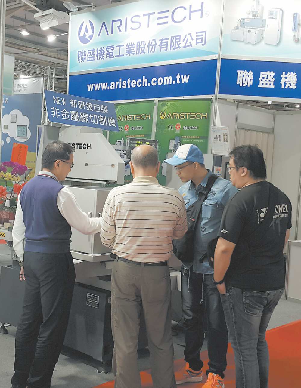 ●台灣製造的中走絲線切割機品質穩定,售服專業,30幾年老字號品牌深受模具加工業者喜愛,並且提供非金屬線切割機,加工材料不受限導電材質。圖/業者提供 image