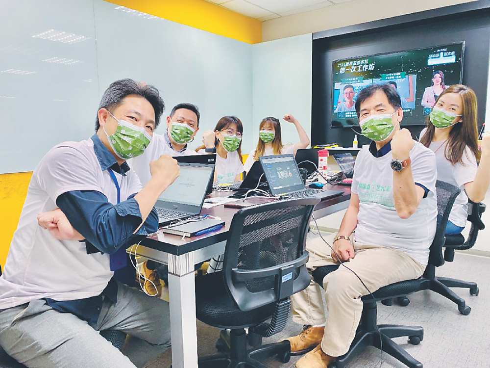 ●中衛發展中心組「覺醒消費力」隊,在Gather Town線上平台進行第一次工作坊。圖╱中衛發展中心提供 image