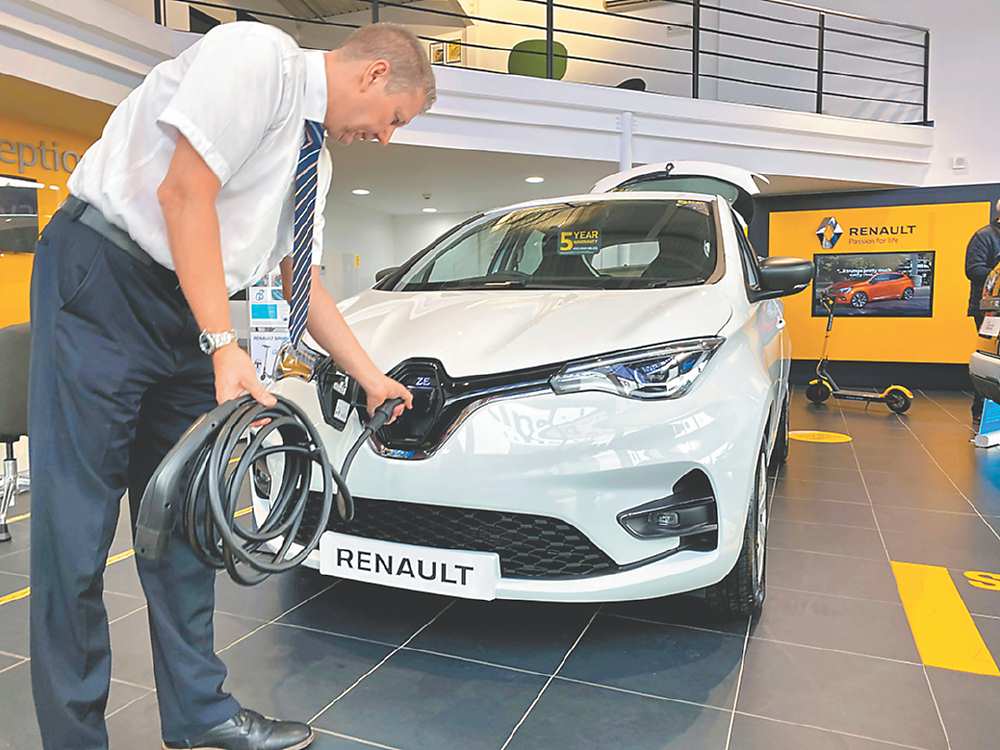 ●歐洲力推電動車將促使汽車業出現極大變化,傳統內燃機車輛相關產業恐將有50萬勞工失業。圖/路透 image