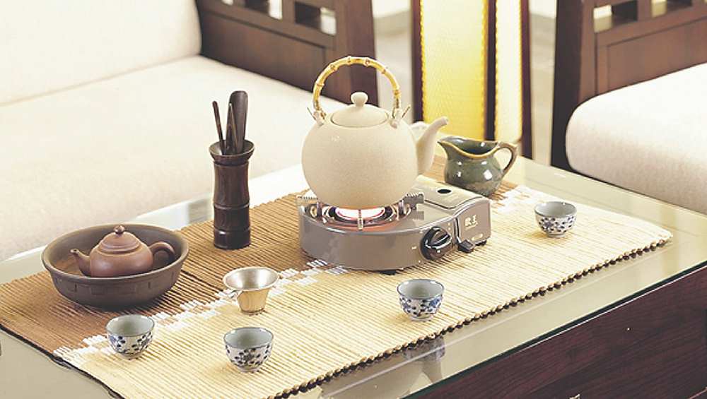 →歐王遠紅外線卡式伴伴爐,100%台灣製造,安全、輕巧、美觀,餐、茶桌上的好幫手。圖/界龍公司提供 image