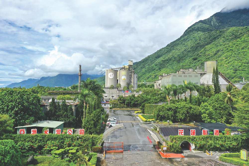 ●亞泥落實「共創美好未來、你我攜手同行」理念,奪TCSA和GCSA六大獎項。圖/亞泥提供 image