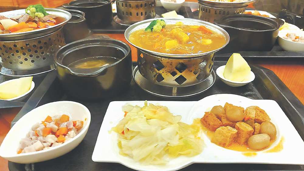 ←農場新推套餐以蘋果入菜,蘋果咖哩雞肉丸、蘋果露鯛魚燒等料理令人垂涎。圖/業者提供 image