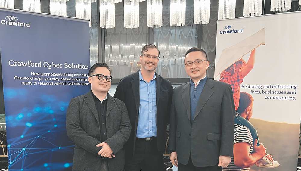 ●Crawford資安保險研討會日前於台北文華東方酒店舉行,講師群:英商嘉福湯馬遜保險公證人公司台灣分公司總經理鄭守東(左)、英商嘉福湯馬遜保險公證人公司亞太區資安負責人Gareth Cottam(中)及安碁資訊股份有限公司資深經理張文棟(右)。圖/利漢民 image