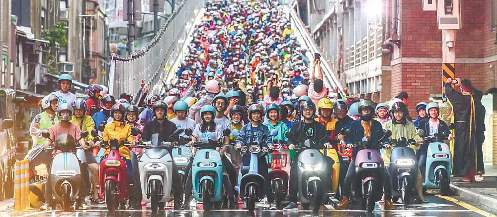 ●台灣全力邁向2050淨零排放目標之際,電動機車將成為一大助力。圖/本報資料照片 image