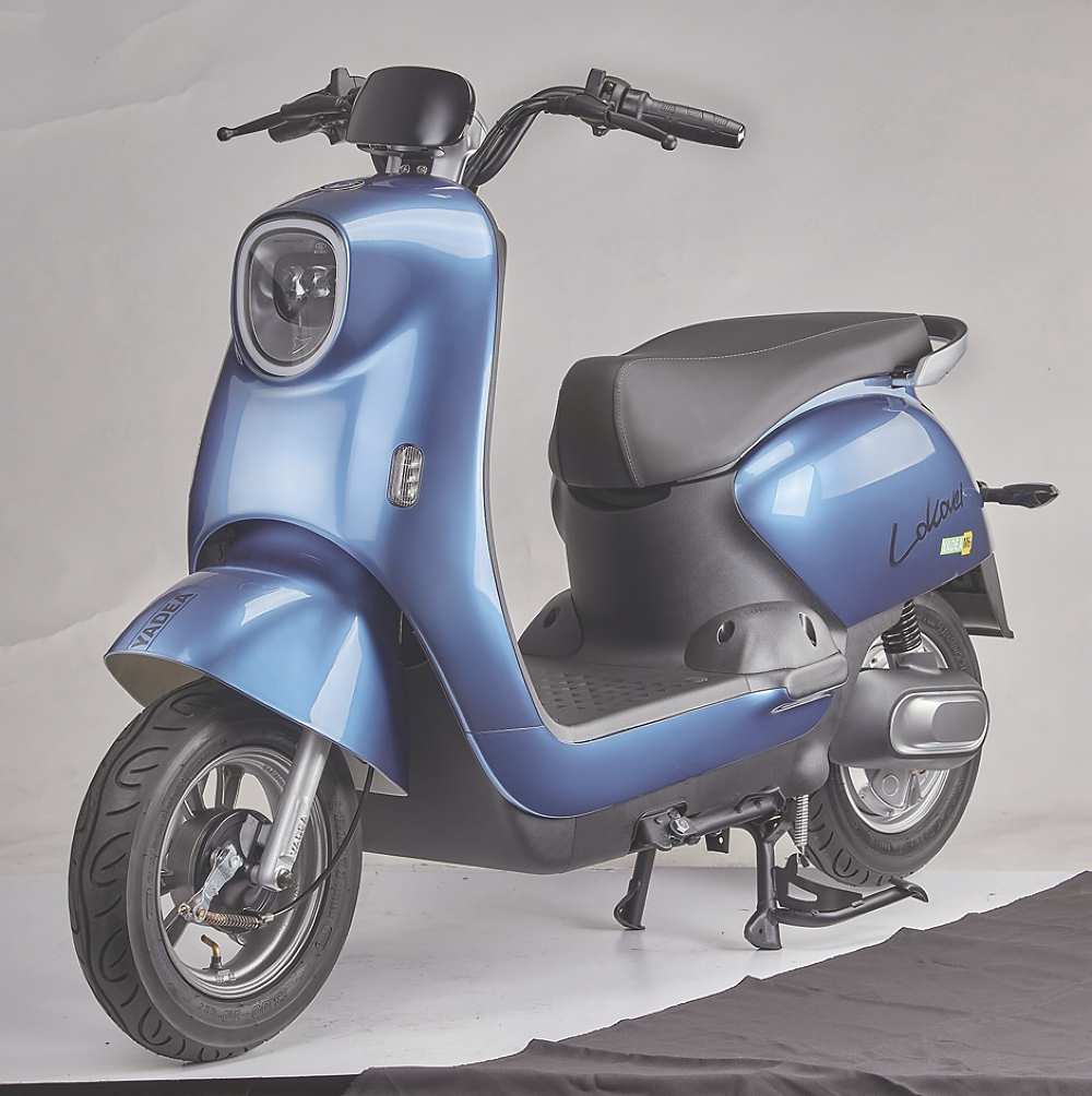 ●可愛馬公司推出歷來最優質的尊爵款CHT-035 yadea M6微型電動二輪車,騎乘舒適穩定。圖/可愛馬公司提供 image