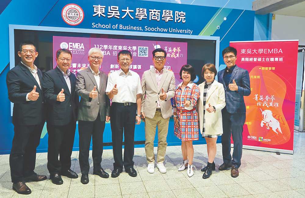 ●東吳大學EMBA邀請剛獲得「全球企業領袖獎」冠軍的歐萊德創辦人葛望平先生擔任業師,將ESG的課程主軸落實到實務操作。旺德電通總經理蕭漢平(左起)、東吳大學EMBA主任劉宗哲、東吳大學商學院院長阮金祥、東吳大學校長潘維大、歐萊德董事長葛望平、吉祥工業副董事長王秋萍、和仕集團執行總監曾子若、歐萊德永續長謝修銘合影。    圖/陳珮琪 image