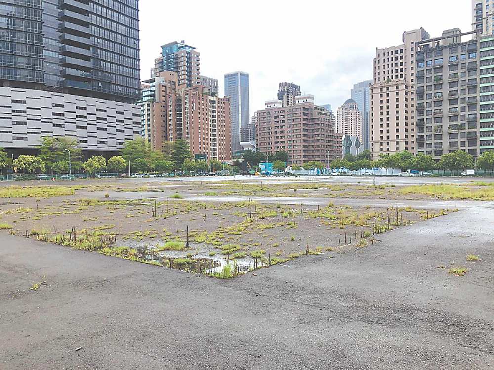 ●台中七期「惠民段141地號」設定地上權招商案,4日開標卻因無人投標、宣告流標!圖/曾麗芳 image