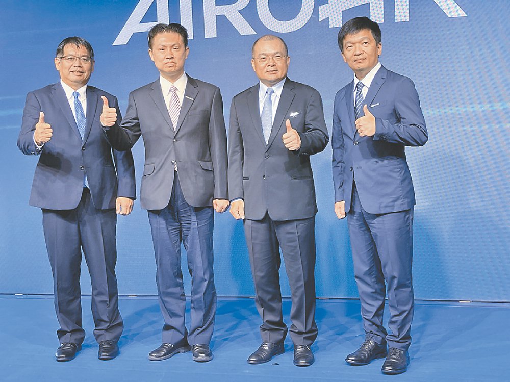 ●達發科技經營團隊昨(20)日共同參加上市前業績發表會前記者會,圖右二為董事長謝清江。圖/張瑞益 image