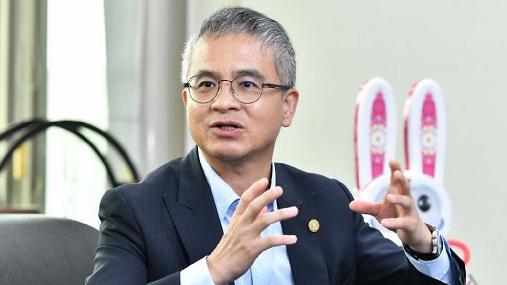 郭水義5月接掌中華電信董事長,訂出多項戰略目標,要讓中華電信市值站穩兆元,其推升兆元市值的策略,包括擴大策略性轉投資及推動轉投資事業IPO,打造中華電信集團艦隊。圖/本報資料照片 image