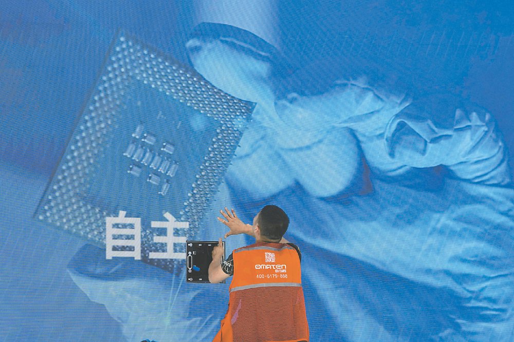 外媒披露,四家台灣企業協助華為建設晶片基礙設施;經部要查。圖/美聯社 image