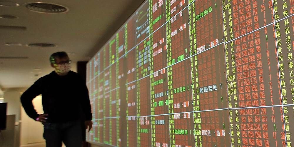 新台幣再度強勁升值,熱錢湧入台股,惟八大公股行庫扯台股後腿,再加上外資部分資金大舉鎖碼反向ETF,拖累台股大盤連三個交易日僅上漲80點。圖/本報資料照片 image