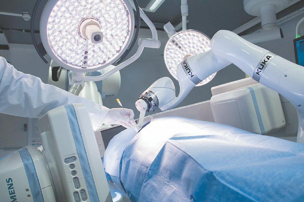 ●KUKA機器人滿足醫療行業之高要求,適用於各種醫療技術應用。圖/庫卡提供 image