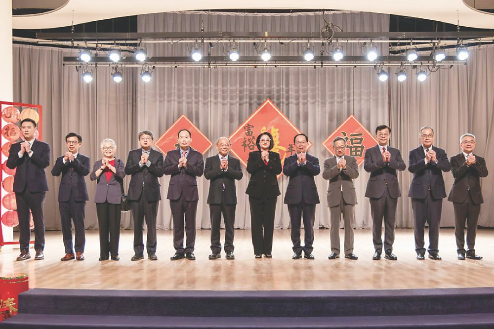 裕隆執行長嚴陳莉蓮22日率一級主管舉行新春聯合團拜。圖/業者提供 image