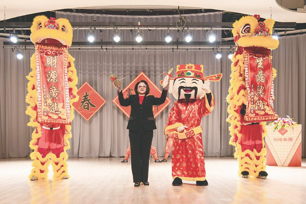 ●裕隆執行長嚴陳莉蓮22日主持集團新春團拜。圖/業者提供 image
