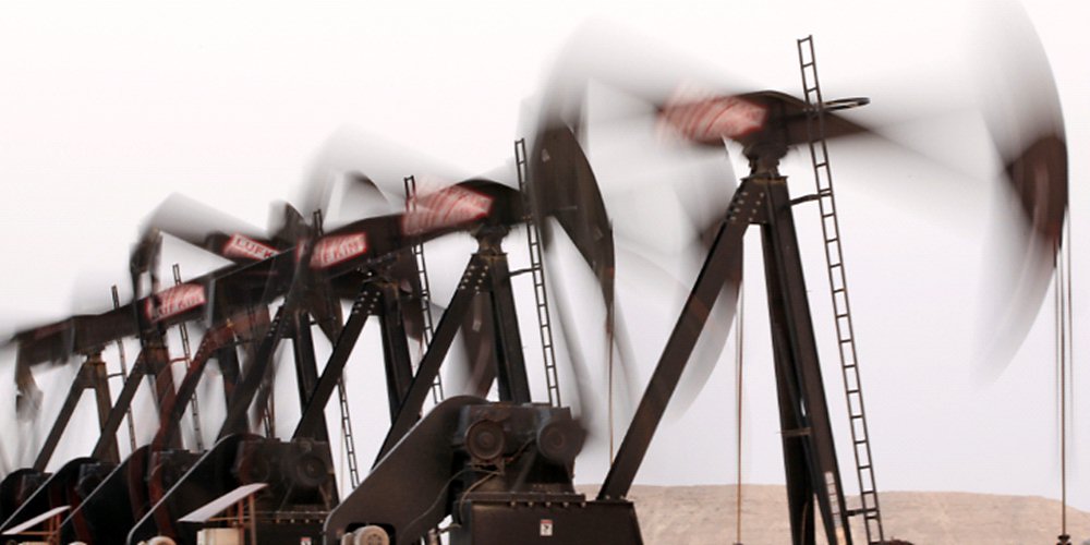 受地緣政治衝突惡化加上OPEC+料維持減產,原油供需趨緊俏,油價衝五個月最高。圖/美聯社 image