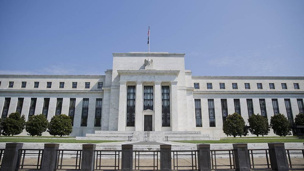 受美國聯準會降息腳步延遲等因素影響,資金明顯撤出股市。圖/美聯社 image