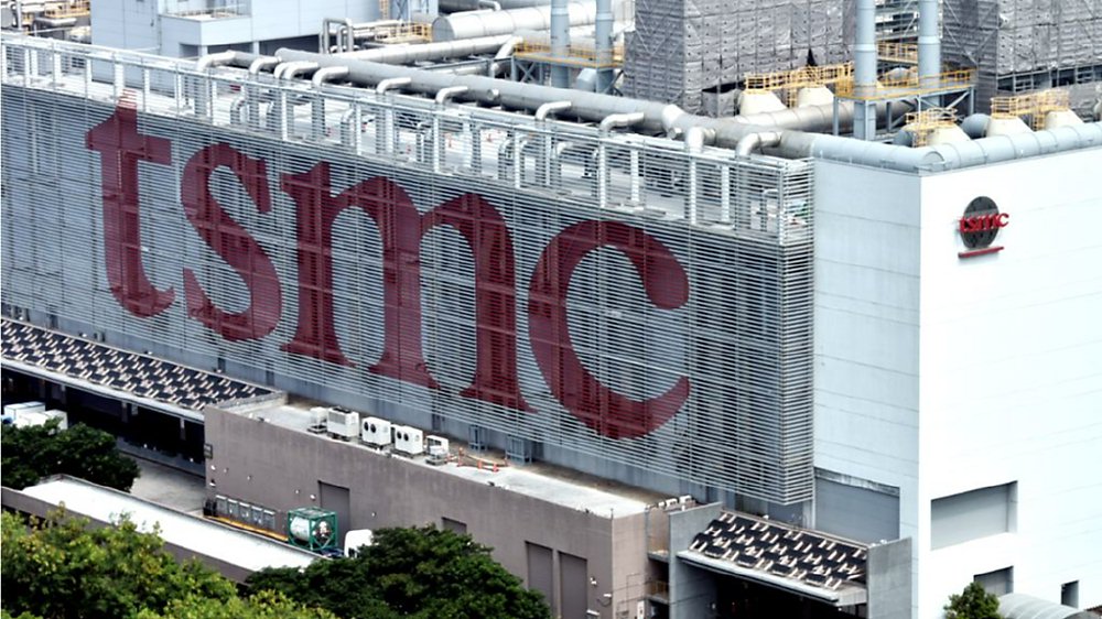 台積電10日公告4月營收月增20.9%,年增近6成,同時宣布第一季單季現金股利4元,台積電ADR與期貨電子盤大漲慶賀,替本周現股行情指路。圖/本報資料照片 image