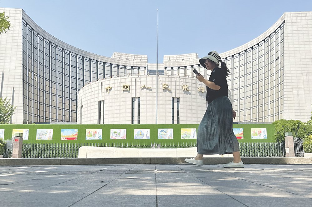 中國人民銀行上周拋出含金量滿滿的四大房市新政,被視為有史以來力度最大的穩房市措施。圖/中新社 image