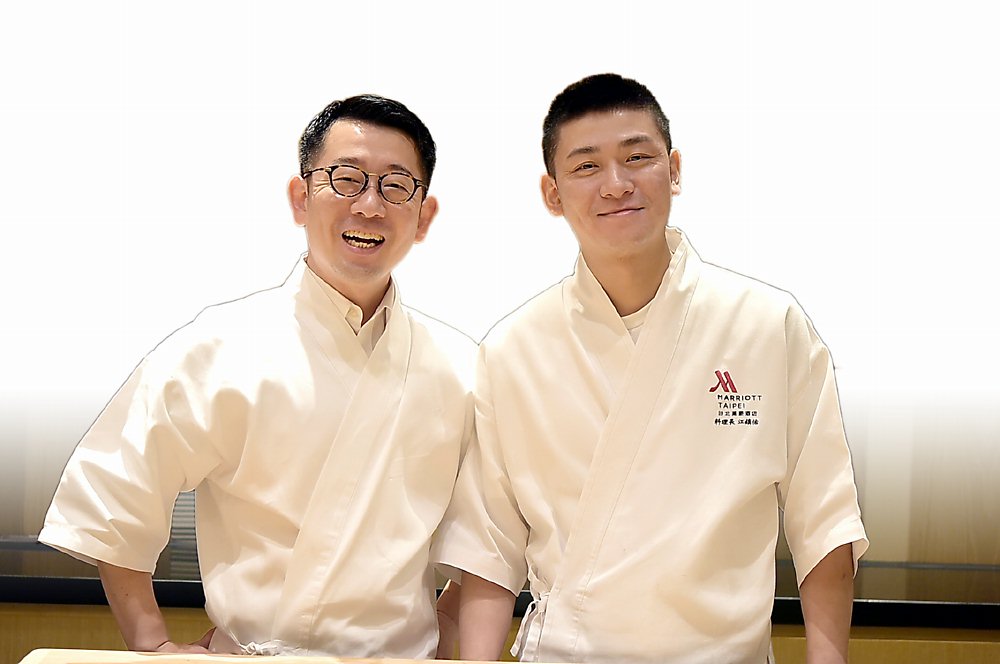 ●台北萬豪酒店〈KOUMA日本料理 小馬〉主廚江鎮佑(右)表示,東京米其林三星餐廳〈虎白〉主廚小泉瑚佑慈沒有「明星架子」。
圖/姚舜 image