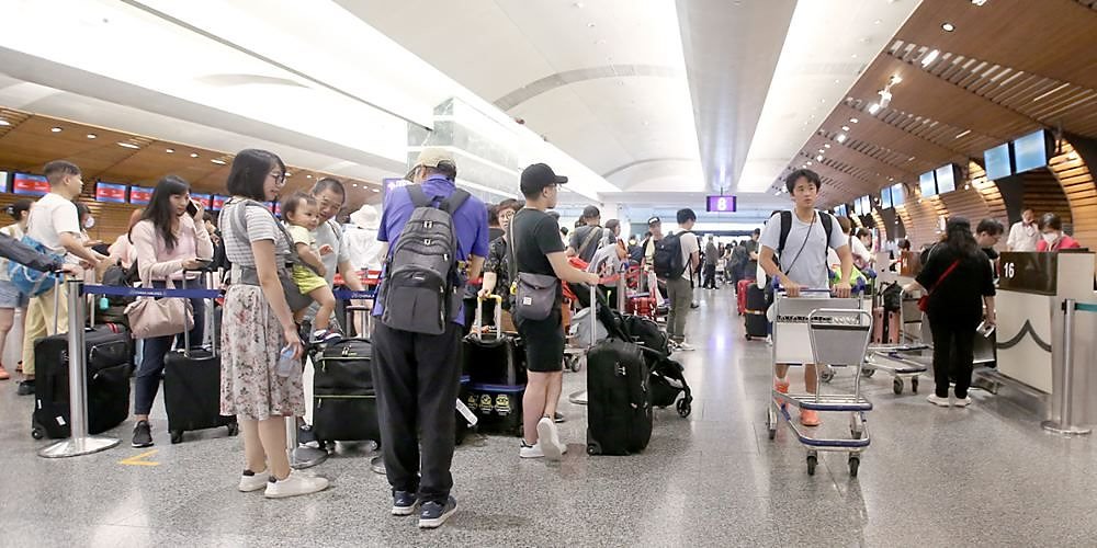 隨國人「瘋出國」,雄獅、鳳凰、山富、五福與易飛網等旅行社,可望隨暑假旺季到來正式起跑。圖/本報資料照片 image