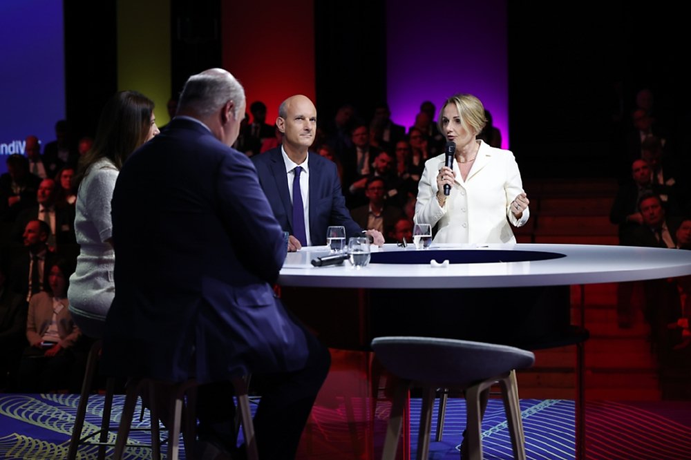 Amundi鋒裕匯理首席經濟學家、投資研究院主席Monica Defend(右一)出席全球投資論壇。  圖/Amundi鋒裕匯理提供 image