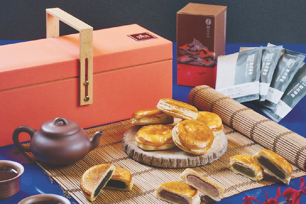 ●台南晶英2024月餅禮盒中秋禮盒,即日起開始販售《王者雅饌》,售價2,280元。圖/台南晶英酒店提供 image