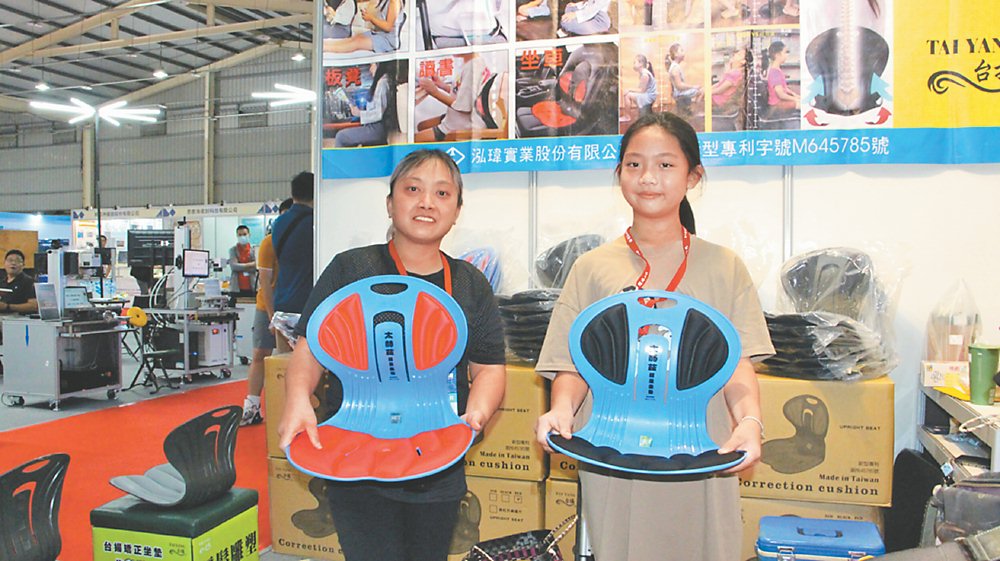 ●泓瑋旗下自有品牌「台揚」矯正坐墊「太赫茲能量坐墊」,甫推出即獲民眾青睞及肯定。圖/李淑慧 image