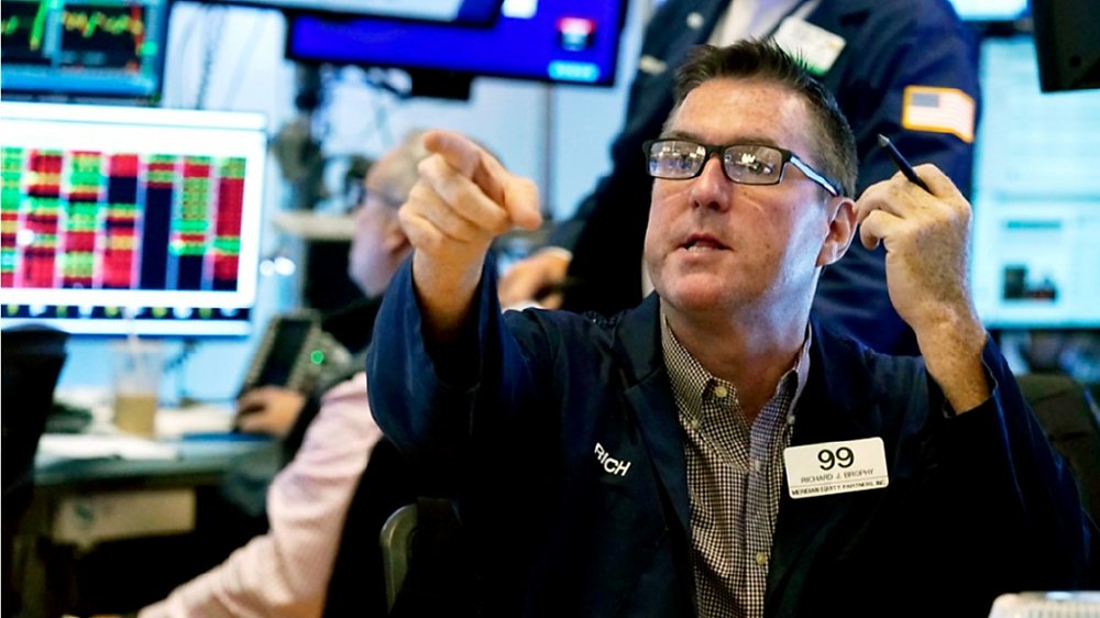 投資人持續關注政治動態對金融市場的影響,外銀認為,根據歷史數據回測,無論哪一黨當選,標普500指數都會上漲。圖/美聯社 image