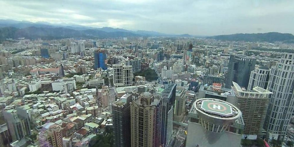 台股5日重跌逾1,807點,引發房市近一年來多頭走勢轉空的疑慮,房地產業者認為,股市短期波動難免,就資金、利率和需求等三面向來看,目前仍未見反轉跡象。圖/本報資料照片 image