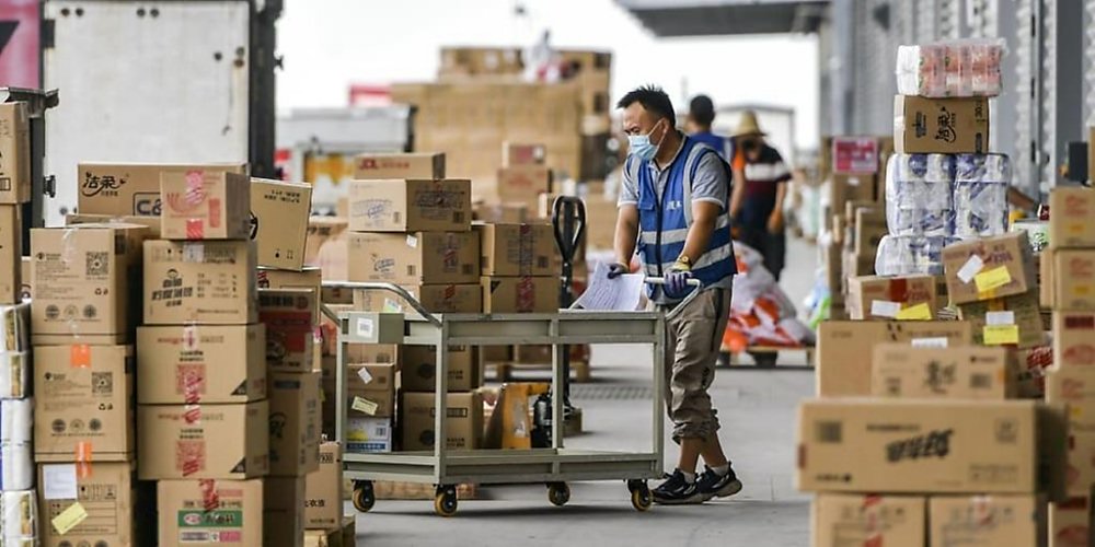 欲提高產業的附加價值、降低成本,物流產業的發展至為關鍵。圖/中新社 image
