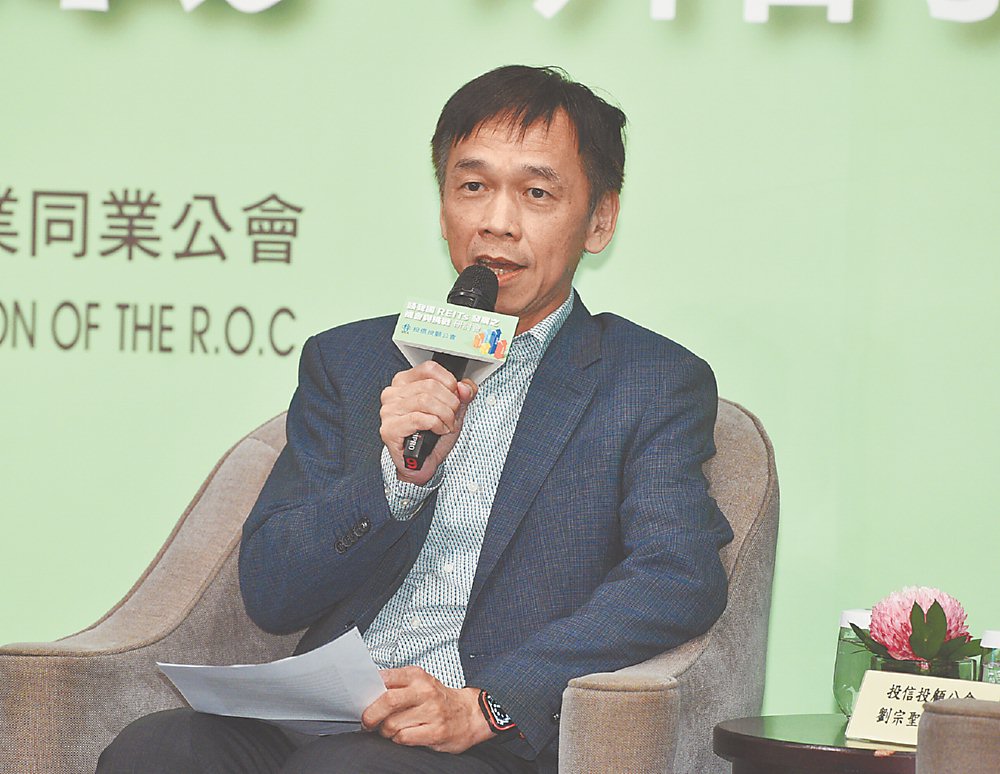 中華民國證券投資信託暨顧問商業同業公會9日舉辦「談我國REITs發展之機會與挑戰」研討會,國泰投信董事長張錫出席。圖/顏謙隆 image