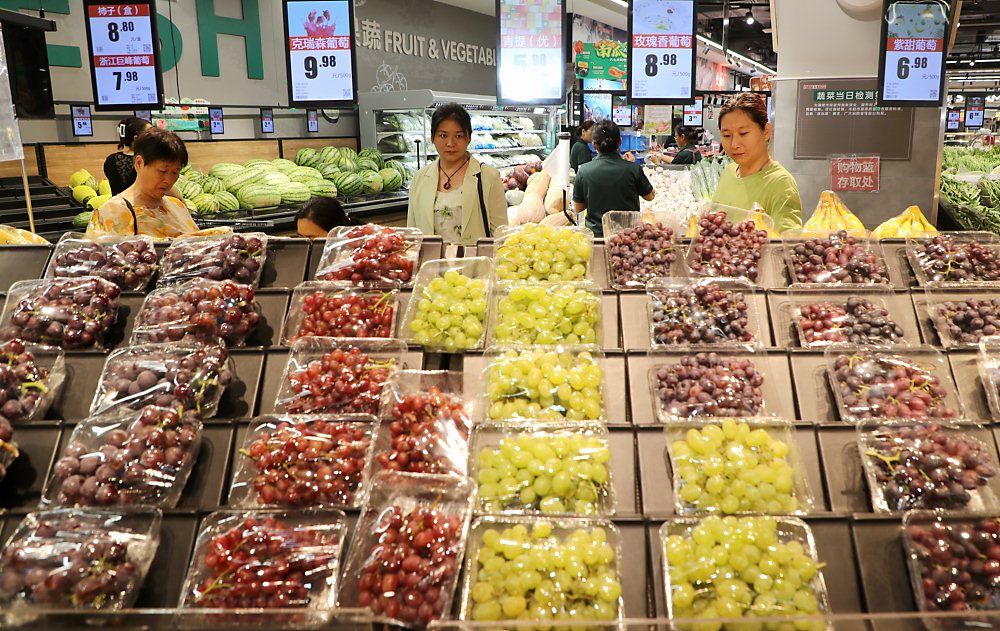 從CPI細項來看,8月食品價格上漲2.8%,其中,鮮菜價格上漲21.8%、豬肉價格上漲16.1%、鮮果價格上漲4.1%。圖/新華社 image