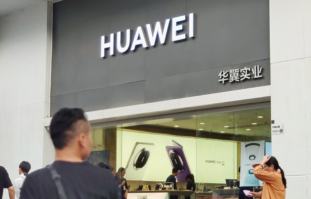 華為商城顯示,截至9日晚間7時10分,已有308.8萬人登記預訂Mate XT非凡大師。圖/吳泓勳 image