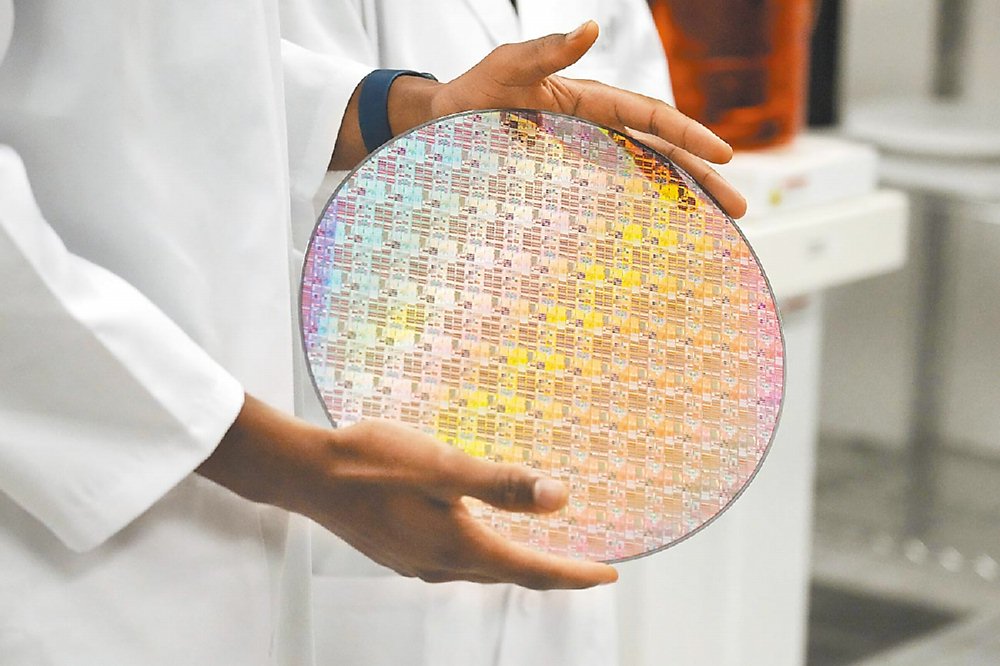 封測廠精材公布第三季財報,單季稅後純益5.61億元,大幅季增73.15%,累計前三季每股稅後純益4.47元,優於去年同期。圖/美聯社 image