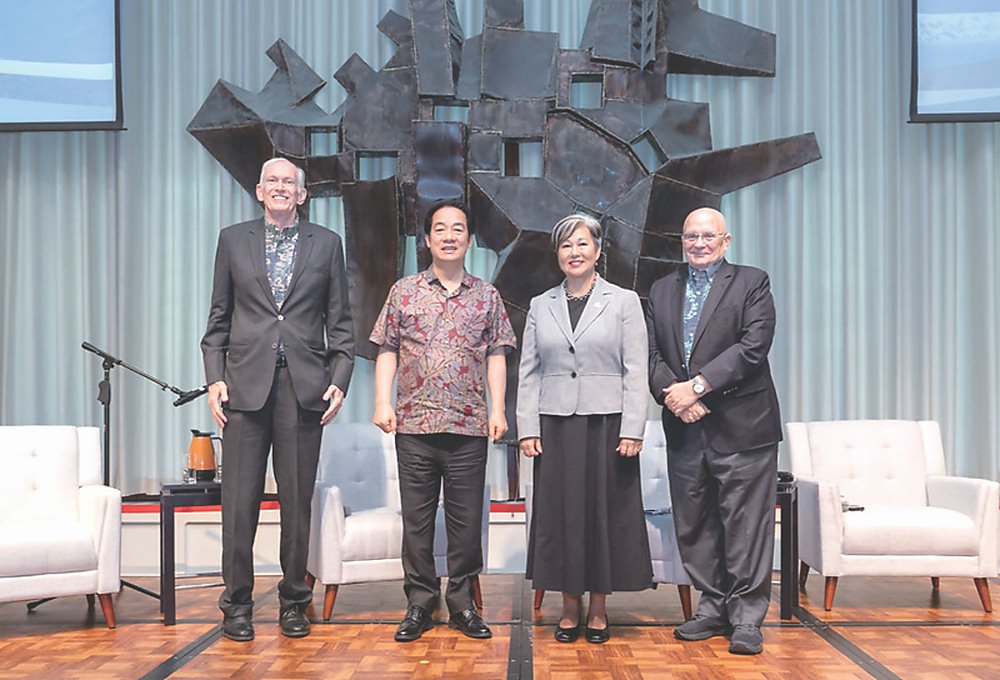 ●總統賴清德2日在夏威夷智庫東西中心和學者專家交流座談,包括東西中心院長蘇珊妮、前院長魏理庭、AIT前主席莫健均出席。圖/總統府提供 image