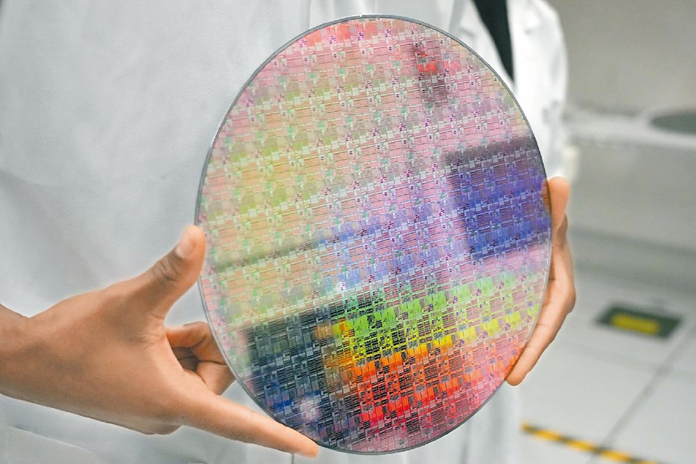 ●美國拜登政府加緊對大陸晶片業出招,擬對140家中企發布出口限制。圖/美聯社 image