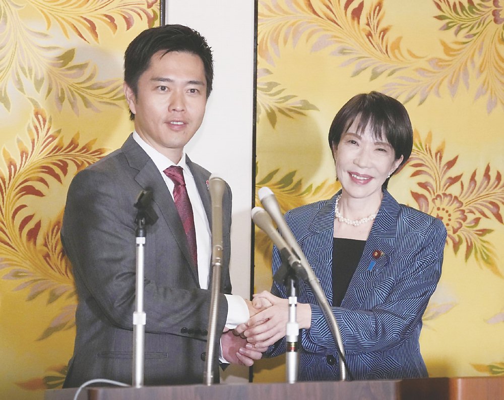 自民黨與日本維新會達成組成聯合政府的協議,自民黨總裁高市早苗幾乎篤定出任首相,日經指數一舉攻破4.9萬點關卡,日圓兌美元則一度貶至151。圖/美聯社 image