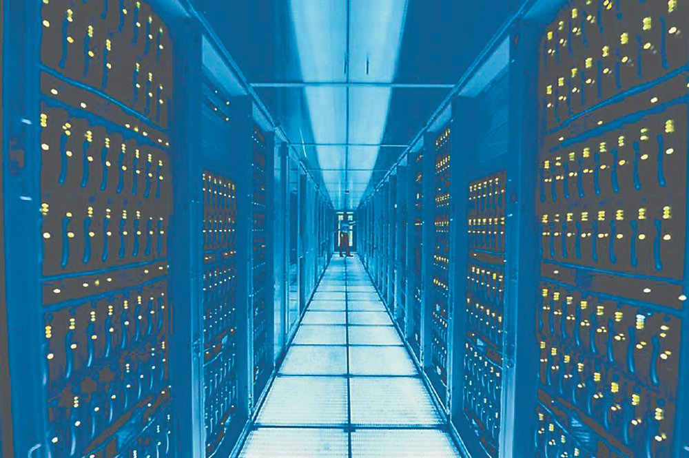 NVIDIA與Google等產業領導者正積極推動根本性的電源架構革命,目標是將資料中心的供電標準從傳統的48V,一舉提升至400V至800V的高壓直流(VDC)架構。圖/美聯社 image