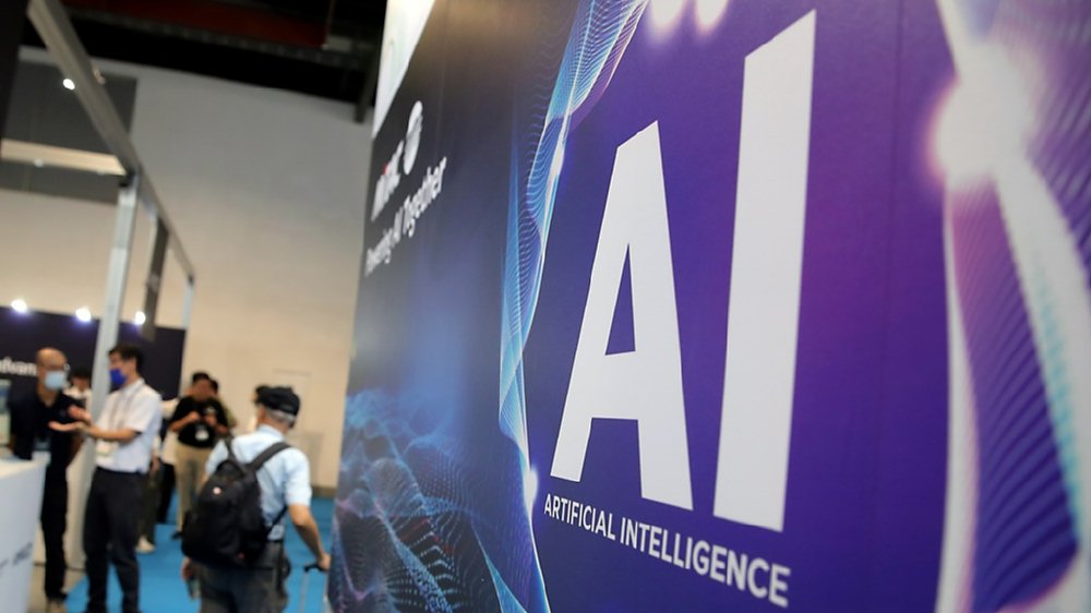 台灣要把握AI商機,不能自滿於擠身全球AI供應鏈,更重要的是協助國內企業善用AI。圖/本報資料照片 image