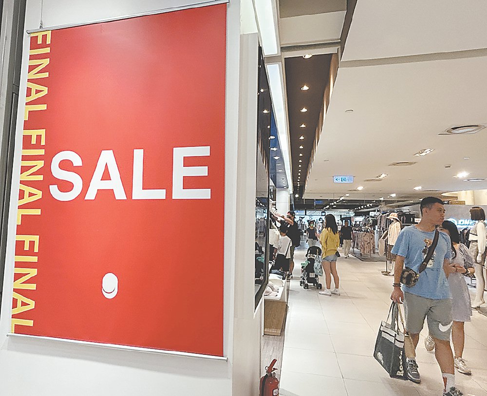 10月消費者信心指數六大分項指標中,物價水準、家庭經濟狀況、國內經濟景氣、就業機會、購買耐久性財貨五項上升,僅投資股票時機下降。圖/本報資料照片 image