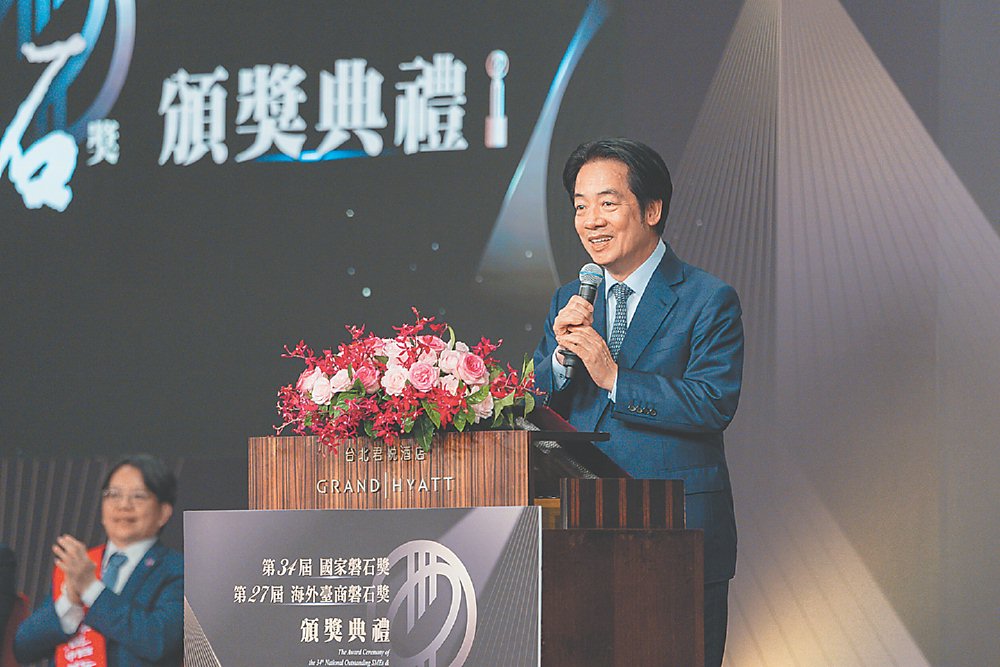 總統賴清德27日出席「第34屆國家磐石獎暨第27屆海外台商磐石獎頒獎典禮」並致詞。圖/總統府提供 image