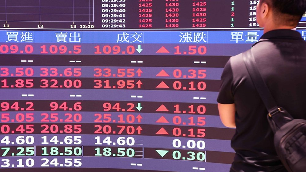 股市名師看好台股在AI衍生概念與漲價題材概念等兩大族群輪動推升之下,有望年底前挑戰30,000點大關。圖/本報資料照片 image